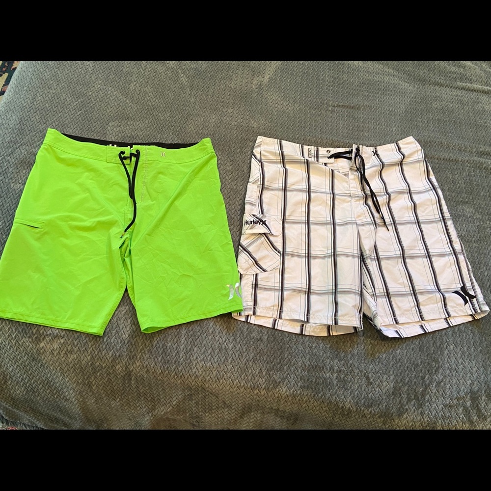2x pairs of men’s size 36 Hurley board shorts